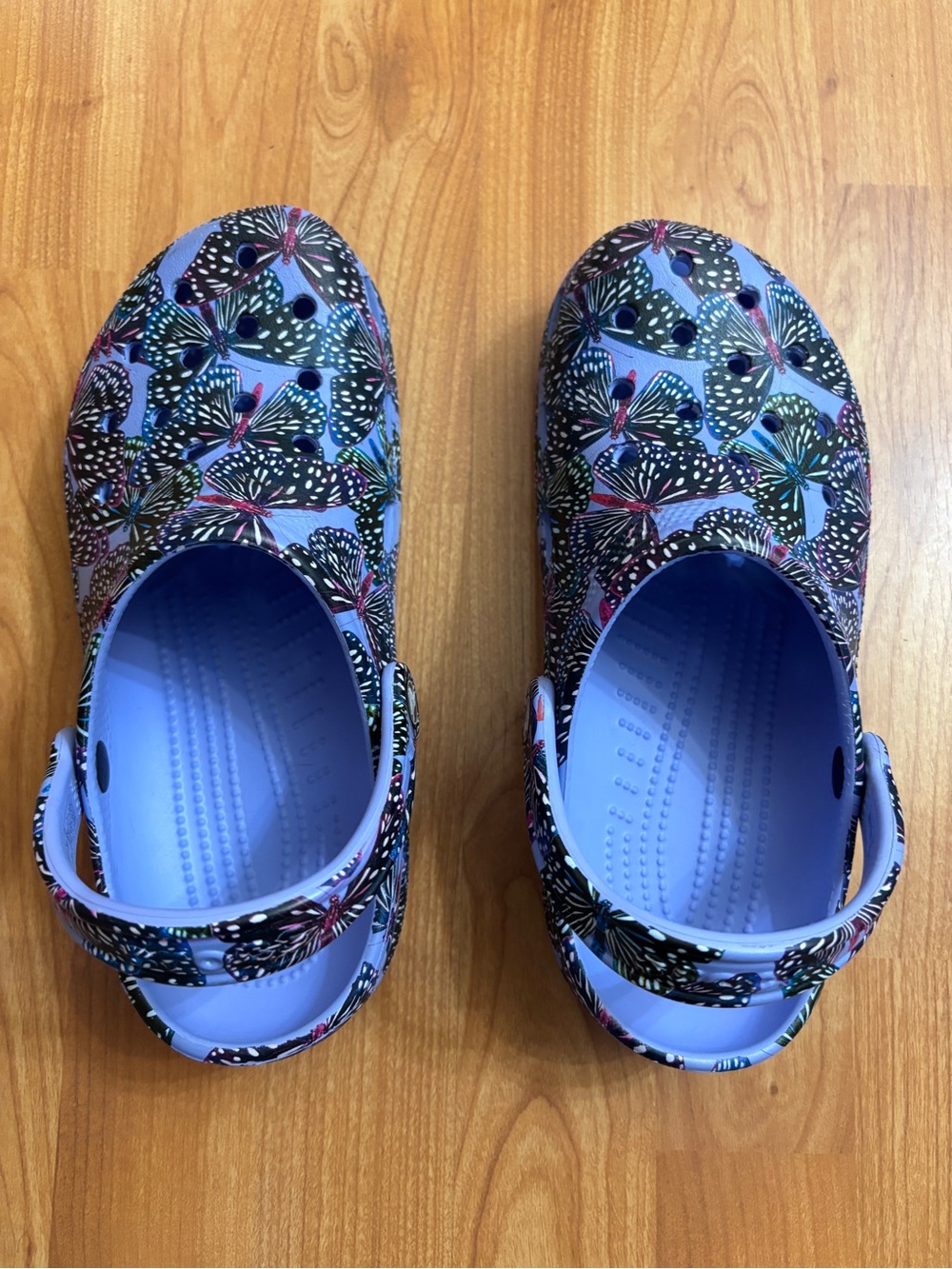 CROCS Women Butterfly Print Mules in Lavender and Black